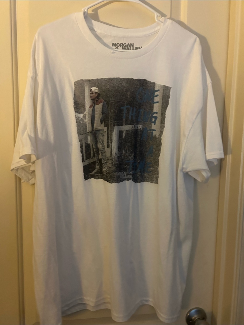 Morgan Wallen T-shirt size extra large